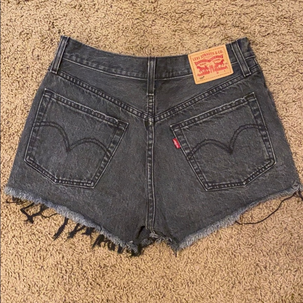 Levi black jean shorts || size 27